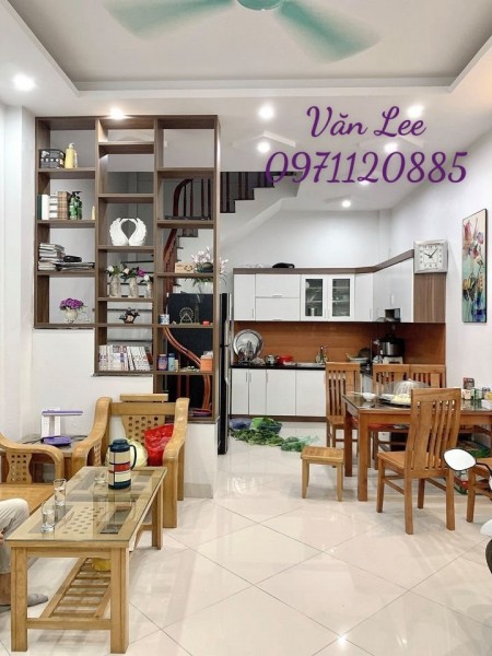Cần bán gấp nhà Trương Định, dt 37m2, giá 3X tỷ, liên hệ chính chủ