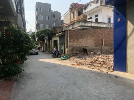 Bán nhà đất Thạch Bàn, Long Biên, dt 46m, giá 2.7 tỷ, ô tô 7 chỗ vào nhà