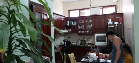 Bán nhà ngõ 20 Hồ Tùng Mậu, 42m, 5 tầng, 6 ngủ, gần phố, tặng toàn bộ nội thất, giá 4.2 tỷ