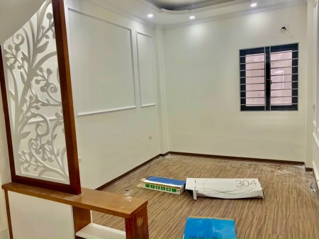 Bán nhà nguyên căn Vũ Tông Phan, Quận Thanh Xuân, dtsd 31m2, giá 4.4 tỷ