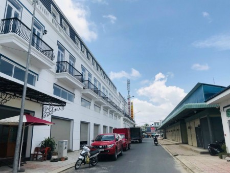 Bán nhà mặt tiền 1 trệt 3 lầu trung tâm chợ Thới Lai