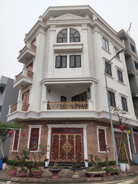 Bán gấp lô góc với vị trí đắc địa với dòng tiền đã có tại Vạn Phúc