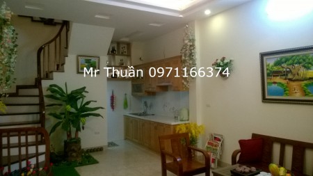 Bán nhà đẹp ngõ 2 Hoàng Quốc Việt, Cầu Giấy 50m2 xây 5 tầng giá 3.6 tỷ,mới xây