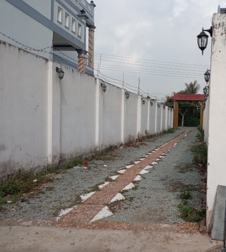 Lô đất 100m2 giá đầu tư cách MT ĐT826 20m, shr/CC