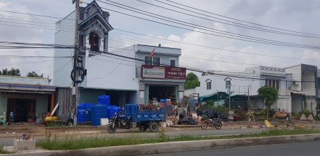 Kẹt tiền bán gấp nhà 1 trệt 1 lầu ngay ngã tư 830, chính chủ