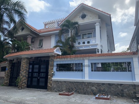 Villa hiện đại, có sân đường 9, Bình An chỉ còn 30tr diện tích 360m2