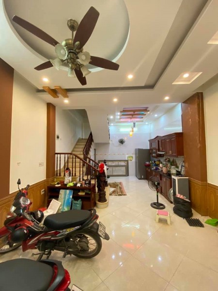 Bán Nhà Kim Giang 45m2x5T, Nhà Mới Đẹp, MT Rộng, Vài Bước Chân Ra Ô Tô Tránh 5.3 Tỷ