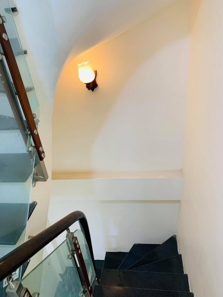 Bán nhà lô góc Trường Chinh - Ở ngay – 29m2 * 6T – 20m ra phố , giá 2,9 tỷ.0969693855