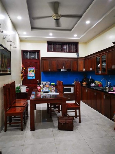 Bán nhà mặt phố Huỳnh Thúc Kháng kinh doanh tốt 34m x 3T ô tô vào nhà giá chỉ nhỉnh 3 tỷ