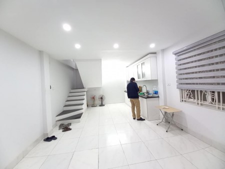 Bán nhà Tân Mai, 30m2 x 4 Tầng x MT 3.8m, ở ngay, 20m ra mặt phố giá 2.65 tỷ