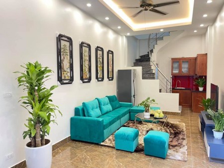 Bán nhà Cầu Giấy lô góc sổ đỏ chính chủ 32m, 3 tầng giá 2,6 tỷ