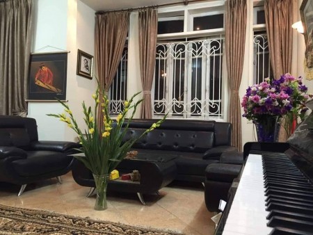 Bán đất tặng nhà 3 tầng Lê Quý Đôn, Hà Đông, mặt tiền đẹp, ô tô đỗ cửa dt 64m2, giá 5.4 tỷ