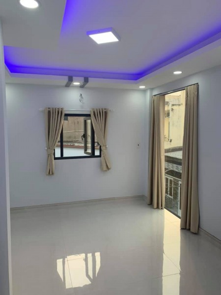Bán nhà Phú Nhuận, khu Phan Xích Long, 30m2, 3 tầng, chỉ 3 tỷ 6
