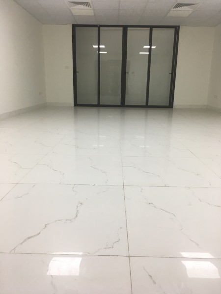 Cho thuê sàn văn phòng ngõ phố Nguyễn Hữu Thọ Linh Đàm diện tích: 100m2, xây 8 tầng, mặt tiền 5m, 1wc, có hầm để xe, có chỗ đỗ ô tô