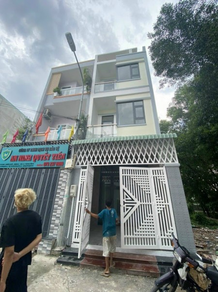 Nhà mới đẹp 1 trệt 2 lầu Hoá An, gần công ty Pouchen, SHR thổ cư, đường xe hơi quay đầu