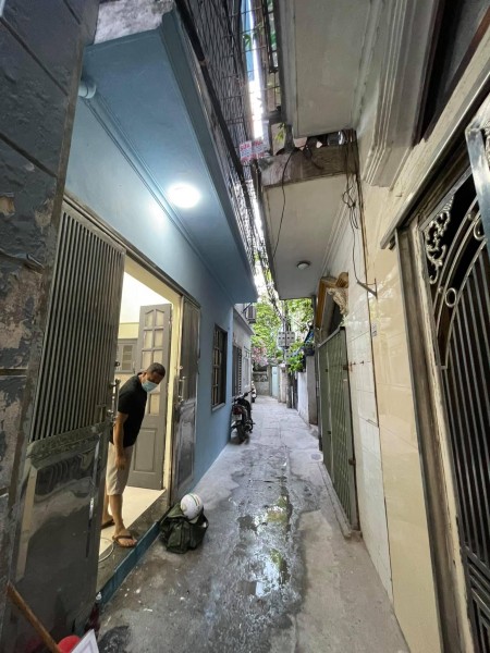 Bán nhà ngõ 89 Lạc Long Quân 33 m xây 5 tầng giá 3.4 tỷ ngõ 3m