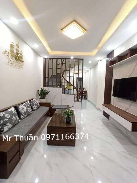 Bán nhà đẹp ở ngay Nguyễn Khánh Toàn, Cầu Giấy 37m2 xây 5 tầng giá 3.15 tỷ, mới tinh