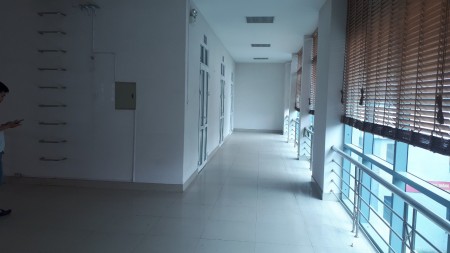 Cho Thuê Nhà Quận Long Biên mặt tiền phố Ngô Gia Tự