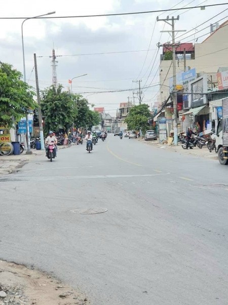 Lô đất của gia đình tôi sổ sách pháp lý đầy đủ, có thể ký công chứng ngay, bán rẻ hơn giá thị trường