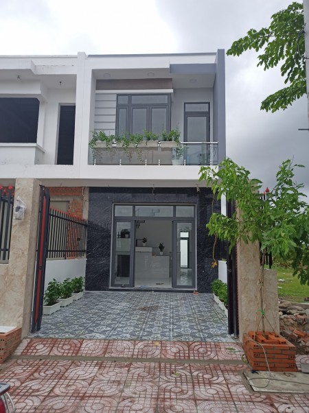 Nhà 1 Lầu 1 Trệt Sát Chợ Bình Chánh Có Sổ Hồng Riêng