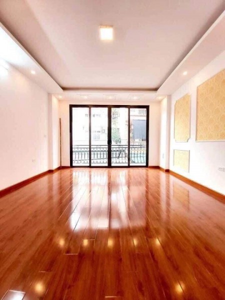 Nhà Bồ Đề 65m x 4t mt4m, 4PN, an sinh đỉnh, gần hồ, nhỉnh 4 tỷ.