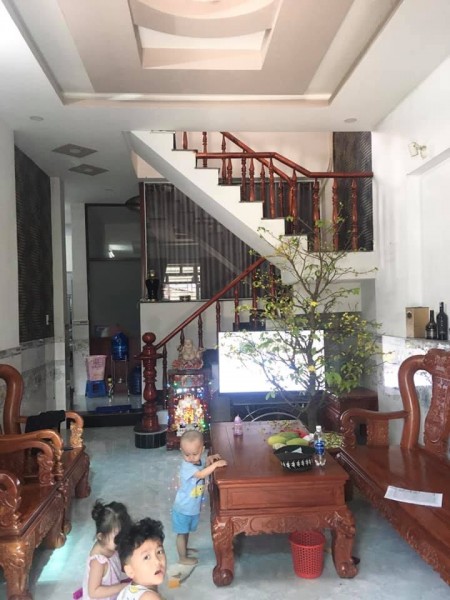 Kẹt ngân hàng bán gấp nhà hxh Quận 12 76m2 chỉ 2 tỷ 8