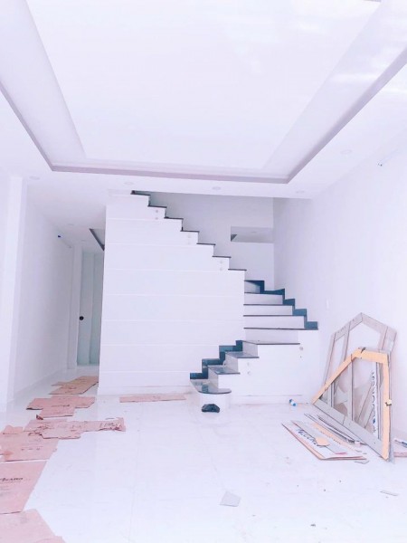 Bán nhà nguyên căn 1 trệt, 2 lầu đúc kiên cố, gần bến xe Cần Thơ, giá bao rẻ