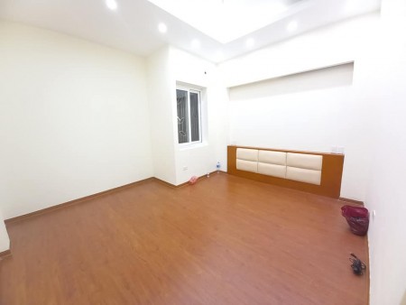 Bán gấp nhà Ngõ phố Tôn đức Thắng, ô tô cách 30m, 30/36m2, giá chỉ 3,45tỷ.