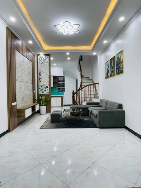Bán nhà phân lô phố Bùi Huy Bích, Quận ủy Hoàng Mai, 30m*5T, Mt 3.8m, 3.35 tỷ