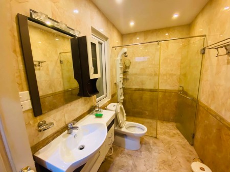 Nguyên căn đúc kiên cố Ngọc Thuỵ, Quận Long Biên, dt 35m2, 6 tầng, mặt tiền 4,6m, giá 4,2tỷ