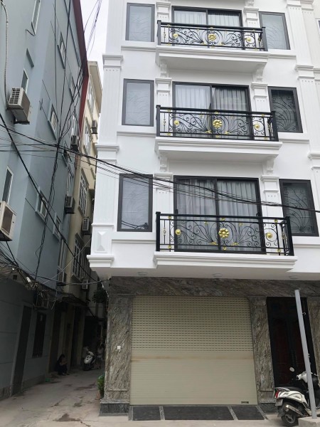 Bán nhà siêu đẹp Phùng Chí Kiên, nhà mới ô tô tránh thang máy, lô góc KD.