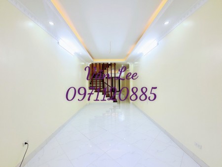 Giáp Nhị Hoàng Mai quá rẻ, dt 41m2, giá bán chỉ 3 tỷ, gần Giải Phóng, nhà cực đẹp