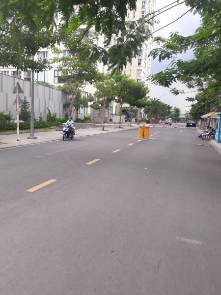 Đất dt 6x22.5m khu Sadeco NNGT P.Tân Phong Q.7 giá 130tr/m2