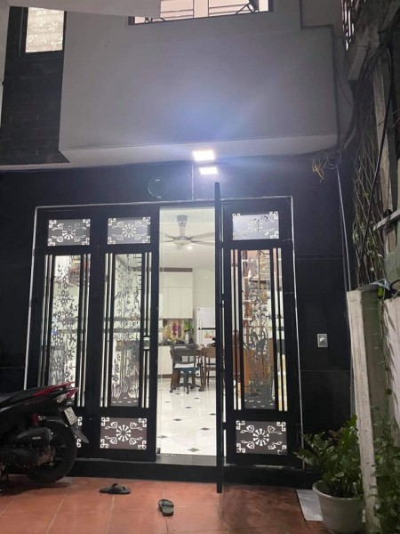 Nhà mới siêu đẹp, sách vali về ở luôn,gần đường Nguyễn trãi, 32m2, chỉ 3,3 tỷ.
