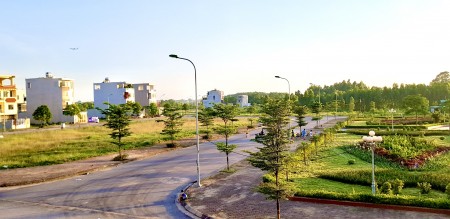 Chính chủ bán lô sổ đổ cá nhân vị trí đẹp không hố ga, tụ điện mặt nhìn trực tiếp ra vườn hoa