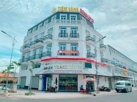 Bán nhà 1 trệt 3 lầu trung tâm hành chính Huyện Thới Lai