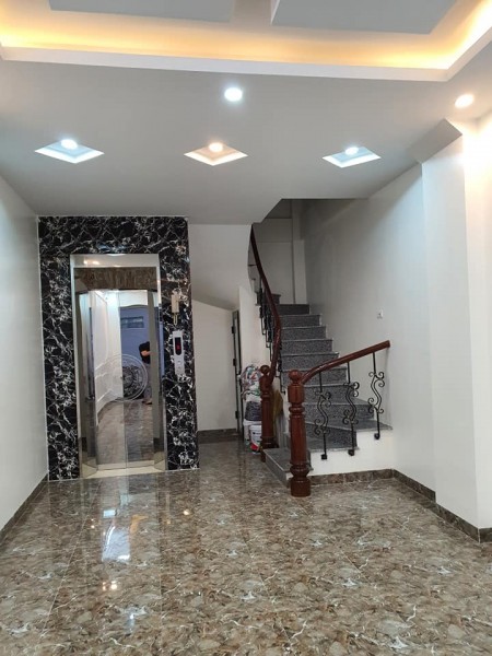 Bán Nhà riêng 7 tầng ở Cầu Giấy, Thang máy, ô tô vào nhà, chỉ với 7 tỷ