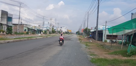 Bán đất mặt tiền 830 ngay vòng xoay đường Tân Lập Long Hậu, sô hồng chính chủ