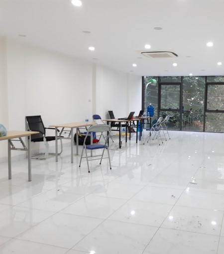 Cho thuê tòa nhà phố Khâm Thiên gần ngã năm Xã Đàn Ô Chợ Dừa Đống Đa tầng 1 diện tích 80m2.