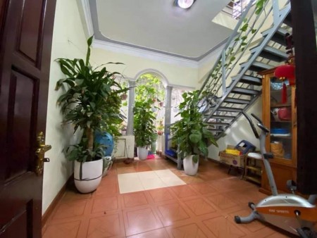 Bán nhà chính chủ Nguyễn Khánh Toàn, dt 42m2, 5 tầng, khu vực dân trí cao