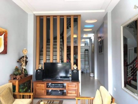 Bán nhà nguyên căn đường Láng, Quận Đống Đa, diện tích 37m, 5 tầng, giá 3.85 tỷ