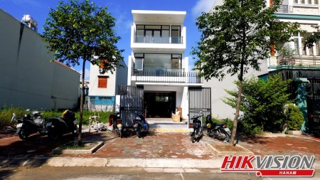 Gia đình có việc, bán gấp lô đất ngay trung tâm thành phố, gần chợ, trường học, đã có sổ