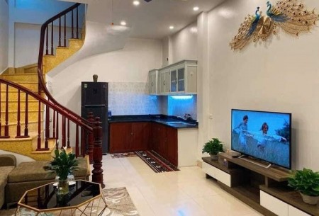 Nhà gần trường đại học Kiến Trúc, 50m2, 4 tầng, giá bán 4,9 tỷ, miễn môi giới