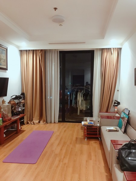 Bán căn hộ tại Royal City 82m2 tòa R6,full nội thất,2PN,ban công Đông Nam,giá 4 tỷ-LH 0343951063