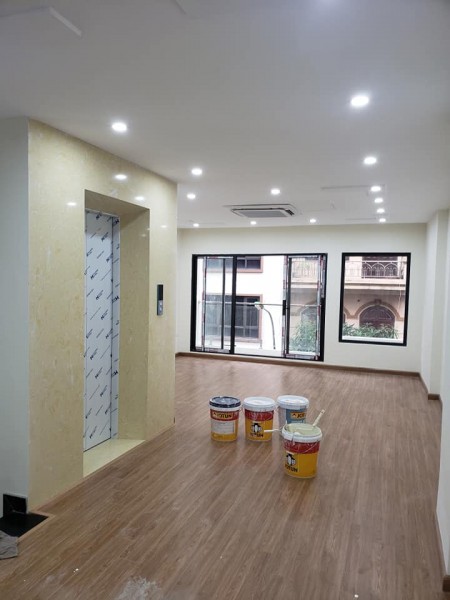 Bán nhà Lạc Long Quân mới 100%, 7 tầng thang máy - 65m2 - 14 tỷ