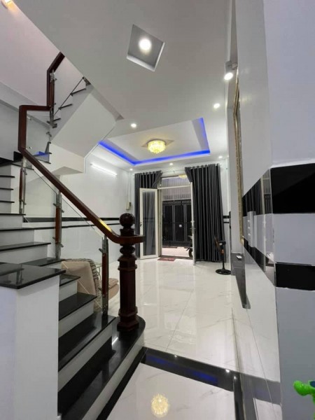 Xe hơi đậu cửa Thoai Ngọc Hầu 31m2, 3 tầng giá sốc 2.5 tỷ