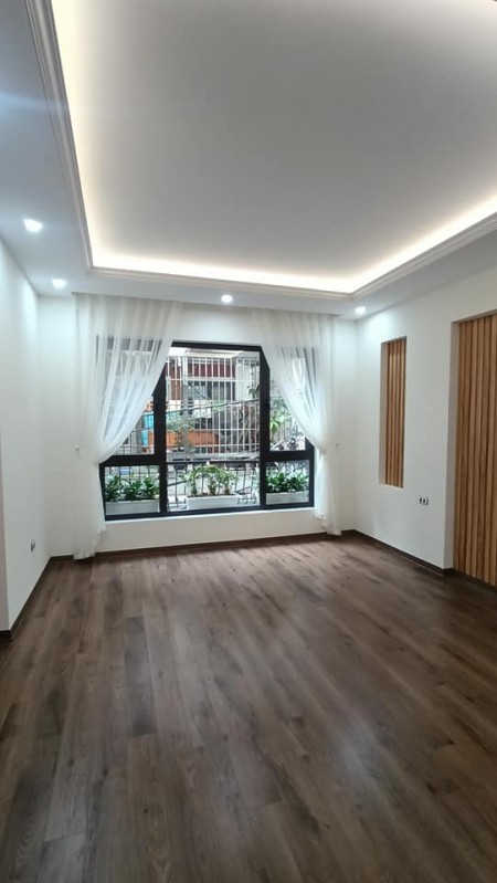 Bán nhà Cầu Giấy ngõ 3 gác ra vào, cách ngõ ô tô tránh 20m, nhà đẹp long lanh, 54m2, 5 tầng, giá 7.2 tỷ