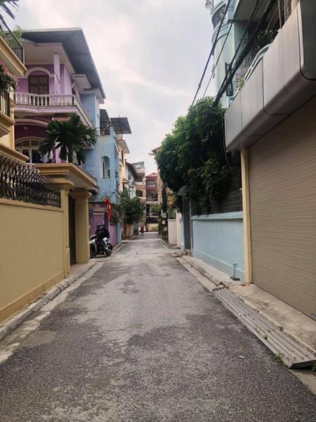 Bán rẻ nhà Nguyễn Sơn hơn 6 tỷ 100m2, 3 tầng, mặt tiền 6m ( ngõ ô tô, phân lô).