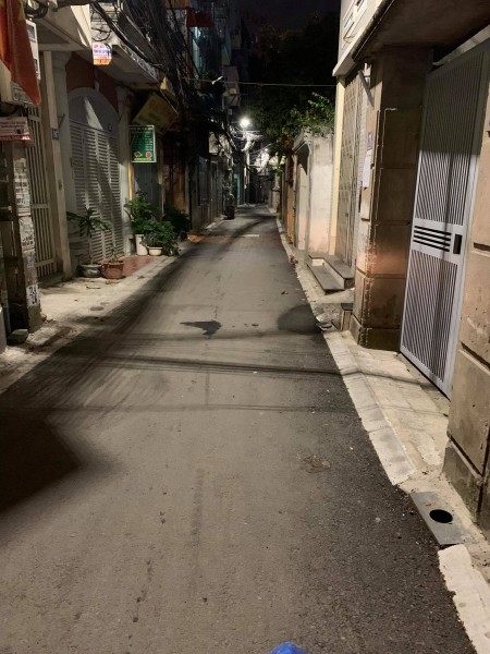Hơn 3 tỷ có nhà ở Phương Mai, Đống Đa, đường ô tô, đúc 3.5 tầng, có lộc