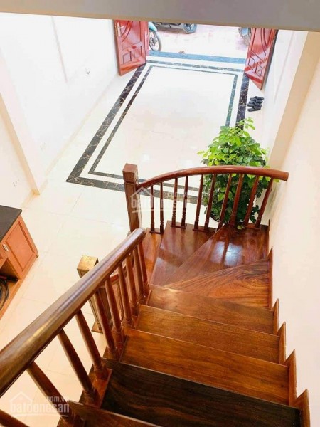 Bán Nhà 32m Ngọc Lâm Thiết kế tân cổ điển 2 tỷ 980 ngõ xe máy tránh ,vị trí đẹp